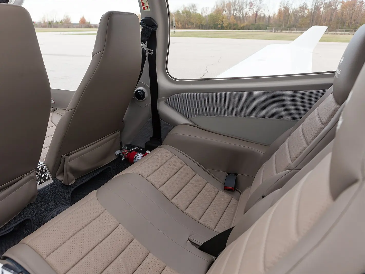 Diamond DA40 NG rear seating with premium interior and ample legroom.