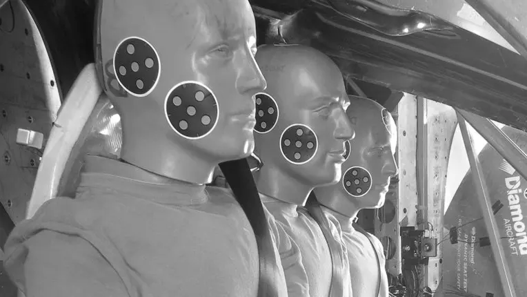 Diamond DA40 NG crash test with dummies demonstrating structural integrity and safety features.